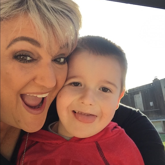 Meet Your Posher ~ Tracy - Picture 3 of 6